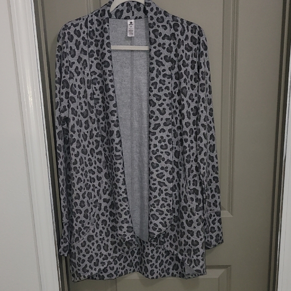 Gray Leopard Print Women's Sweater - Picture 1 of 3